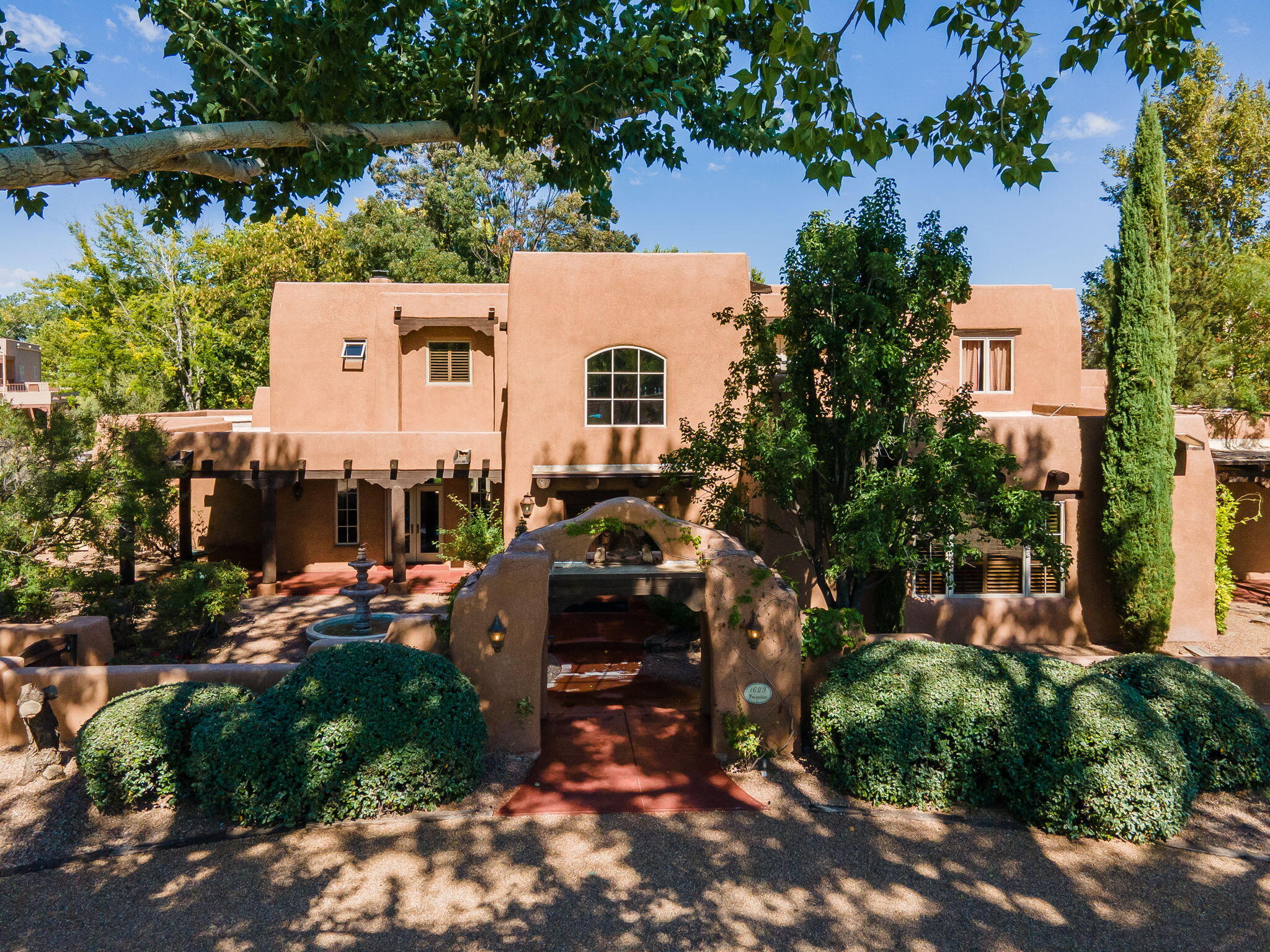 1623 Francisca Road Northwest Albuquerque, NM 87107 - Photo 2 of 98 Gallery Image 2
