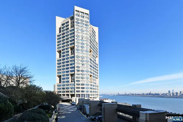 $495,000 | 7004 Boulevard East, Unit 31A, Guttenberg, NJ 07093