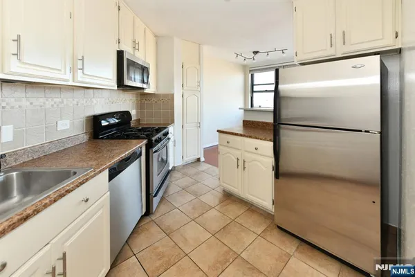 $495,000 | 7004 Boulevard East, Unit 31A, Guttenberg, NJ 07093
