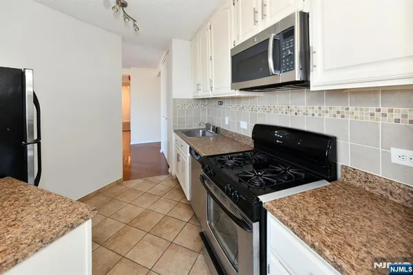 $495,000 | 7004 Boulevard East, Unit 31A, Guttenberg, NJ 07093