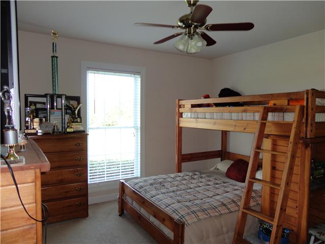 6153 Lakeview Road Springfield, TN 37172 - Photo 12 of 16 Guest bedroom.