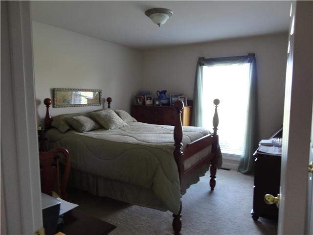6153 Lakeview Road Springfield, TN 37172 - Photo 13 of 16 Guest bedroom