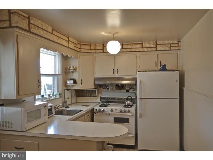 1702 Mt Pleasant Road Havertown, PA 19083 - Photo 5 of 25 Kitchen