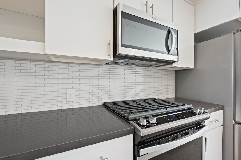 2002 East 7th Street, Unit 246 Austin, TX 78702 - Photo 11 of 25 a close view of stove