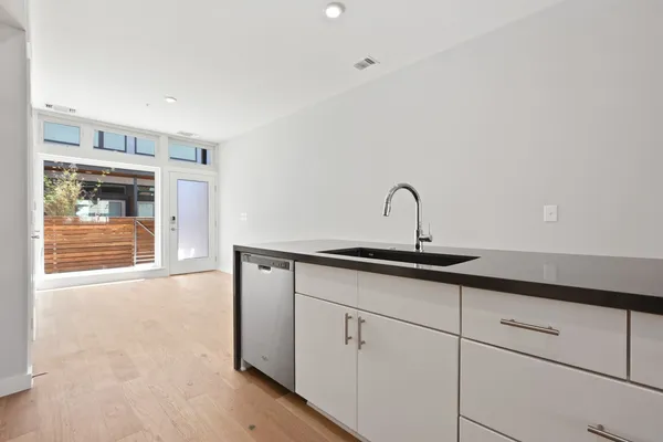 $2,600 | 2002 East 7th Street, Unit 246, Austin, TX 78702