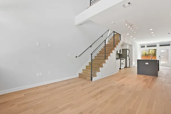 $2,600 | 2002 East 7th Street, Unit 246, Austin, TX 78702