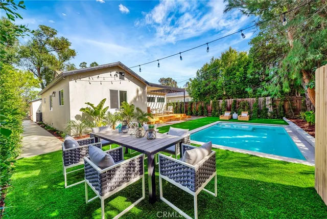 $1,599,000 | 22122 Costanso Street, Woodland Hills, CA 91364
