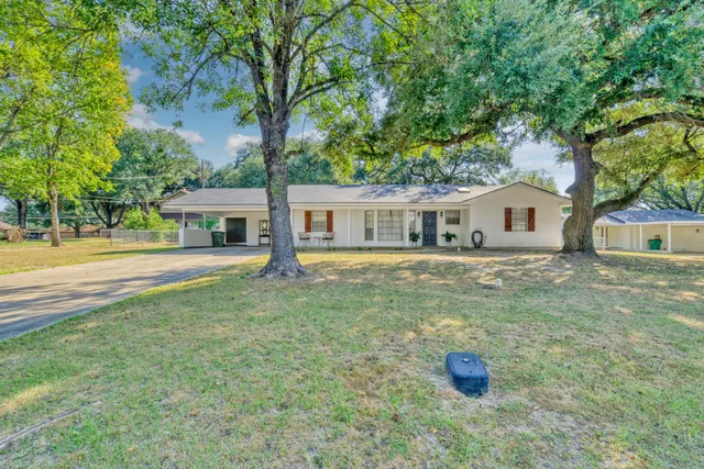 a house view with a outdoor space