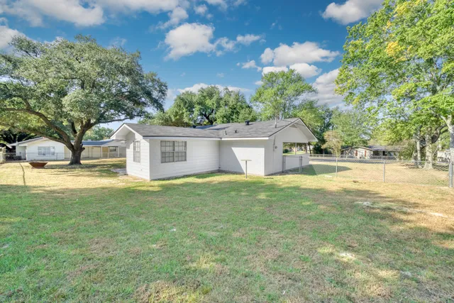 $247,500 | 1109 South State Street, Madisonville, TX 77864