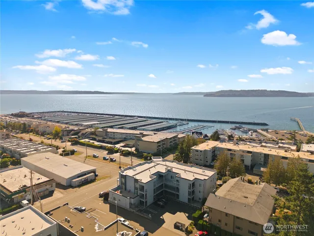 $489,000 | 22226 6th Avenue South, Unit 201, Des Moines, WA 98198