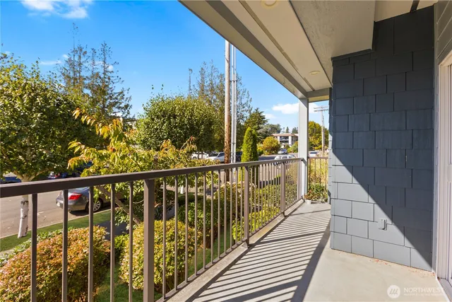 $489,000 | 22226 6th Avenue South, Unit 201, Des Moines, WA 98198