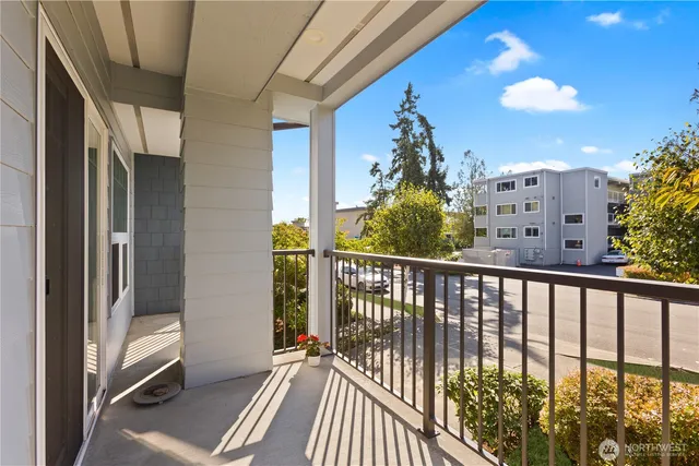 $489,000 | 22226 6th Avenue South, Unit 201, Des Moines, WA 98198