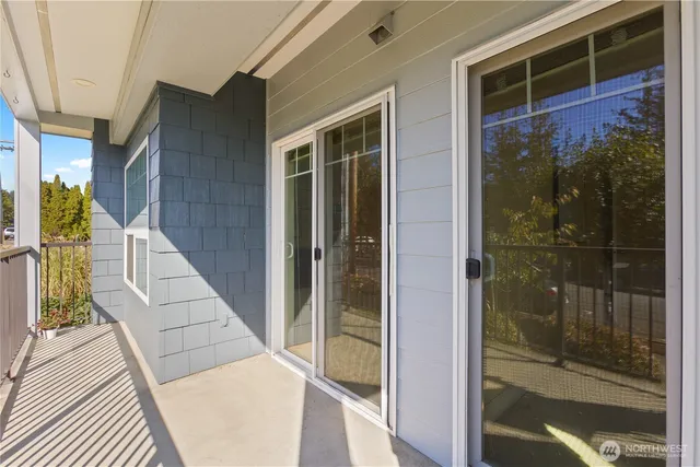 $489,000 | 22226 6th Avenue South, Unit 201, Des Moines, WA 98198