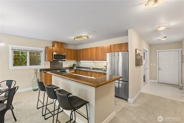 $489,000 | 22226 6th Avenue South, Unit 201, Des Moines, WA 98198