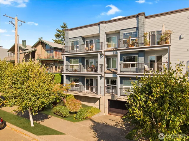 $489,000 | 22226 6th Avenue South, Unit 201, Des Moines, WA 98198
