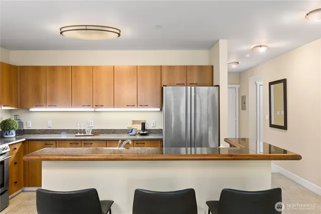 $489,000 | 22226 6th Avenue South, Unit 201, Des Moines, WA 98198