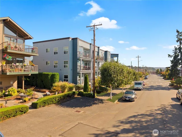 $489,000 | 22226 6th Avenue South, Unit 201, Des Moines, WA 98198