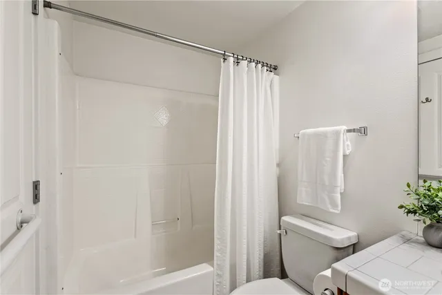 $489,000 | 22226 6th Avenue South, Unit 201, Des Moines, WA 98198