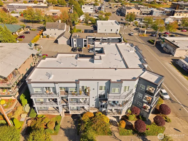 $489,000 | 22226 6th Avenue South, Unit 201, Des Moines, WA 98198