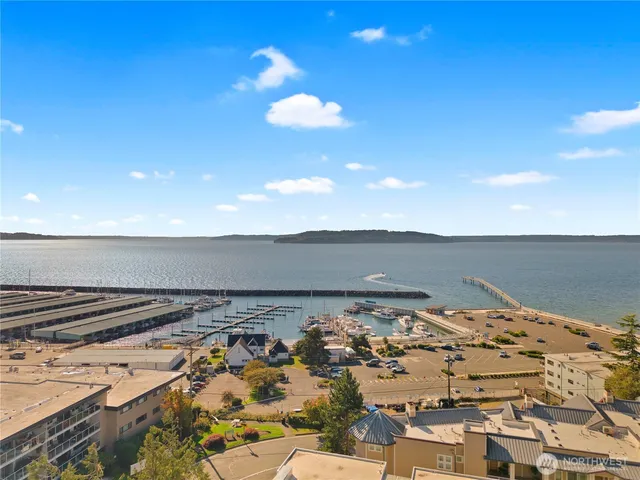 $489,000 | 22226 6th Avenue South, Unit 201, Des Moines, WA 98198