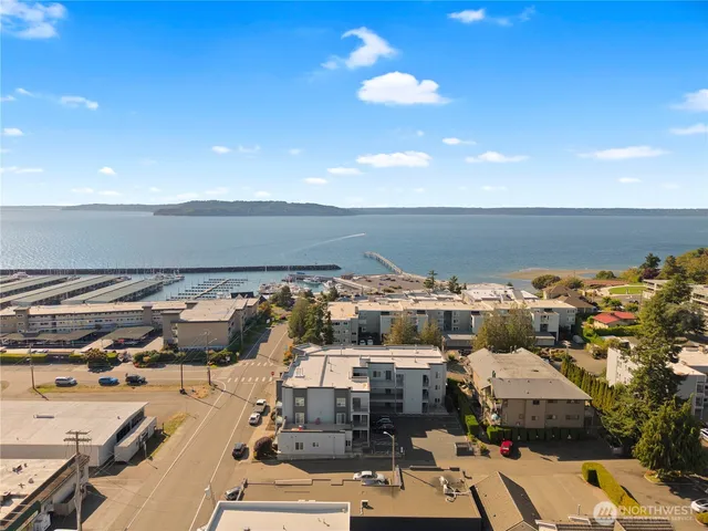 $489,000 | 22226 6th Avenue South, Unit 201, Des Moines, WA 98198