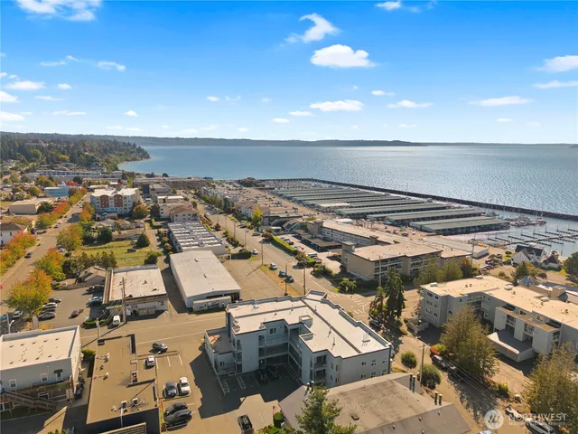 $489,000 | 22226 6th Avenue South, Unit 201, Des Moines, WA 98198