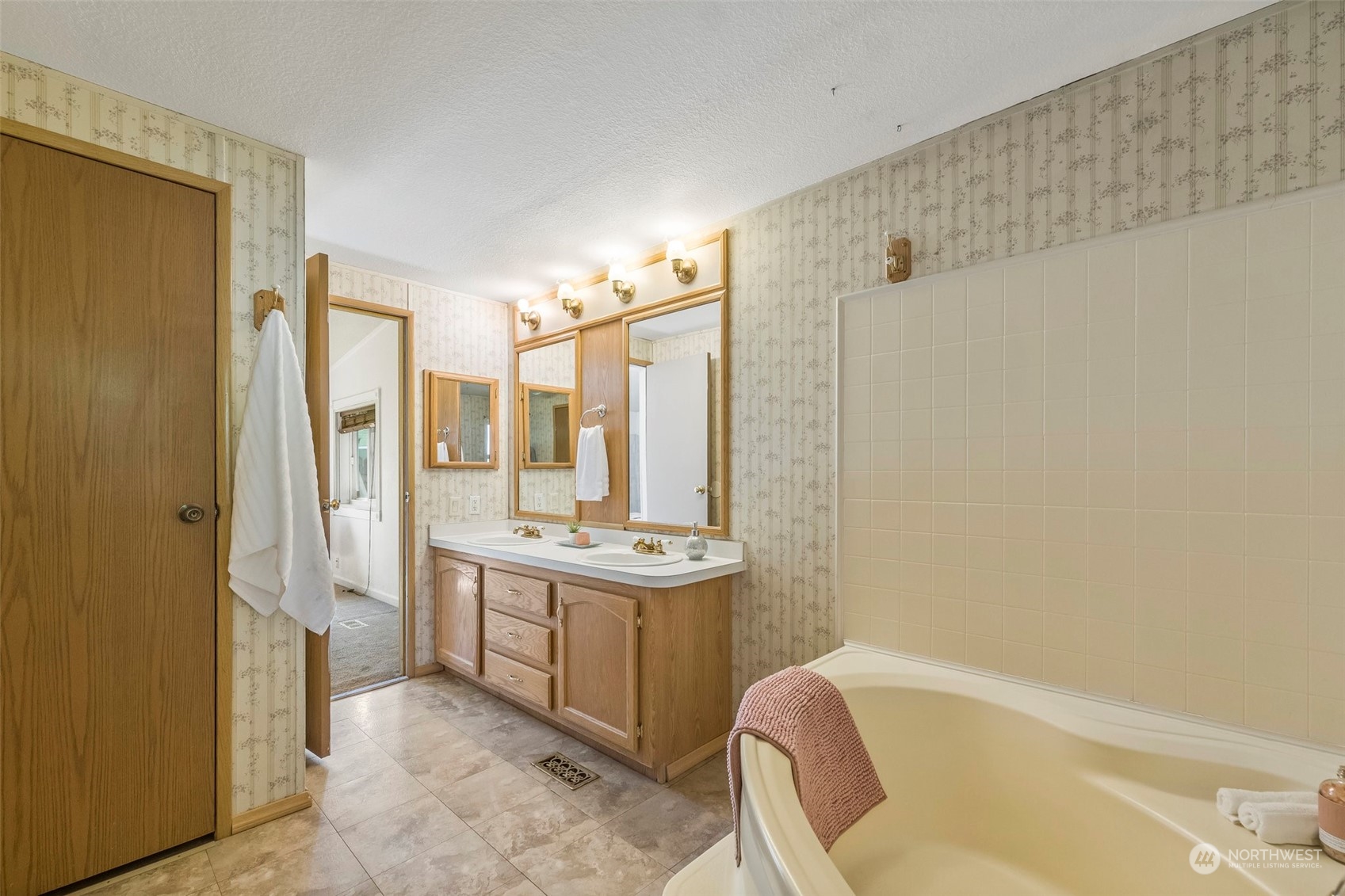 1317 Ivy Road Bremerton, WA 98310 - Photo 8 of 28 Gallery Image 8