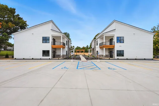 $1,500 | 1030 South Wayne Street, Angola, IN 46703