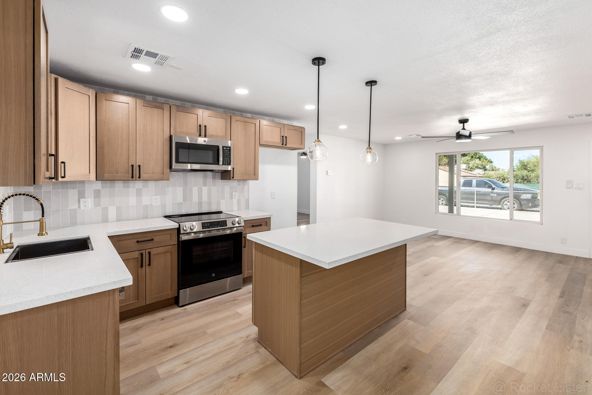 335 West Vineyard Road Phoenix, AZ 85041 - Photo 2 of 36 12 - Vineyard 335