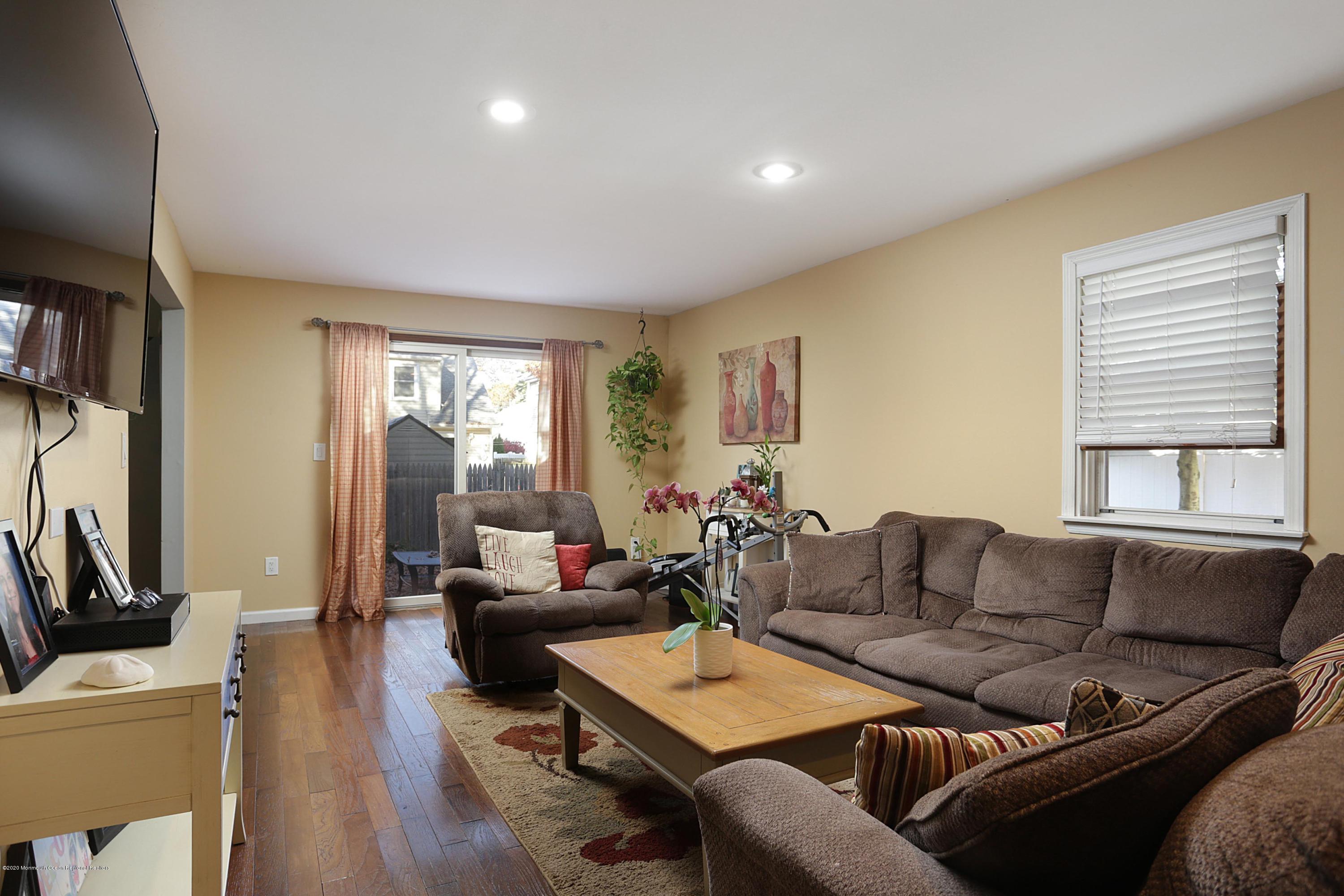 2325 Pineneedle Road Point Pleasant, NJ 08742 - Photo 4 of 23 IMG_3718