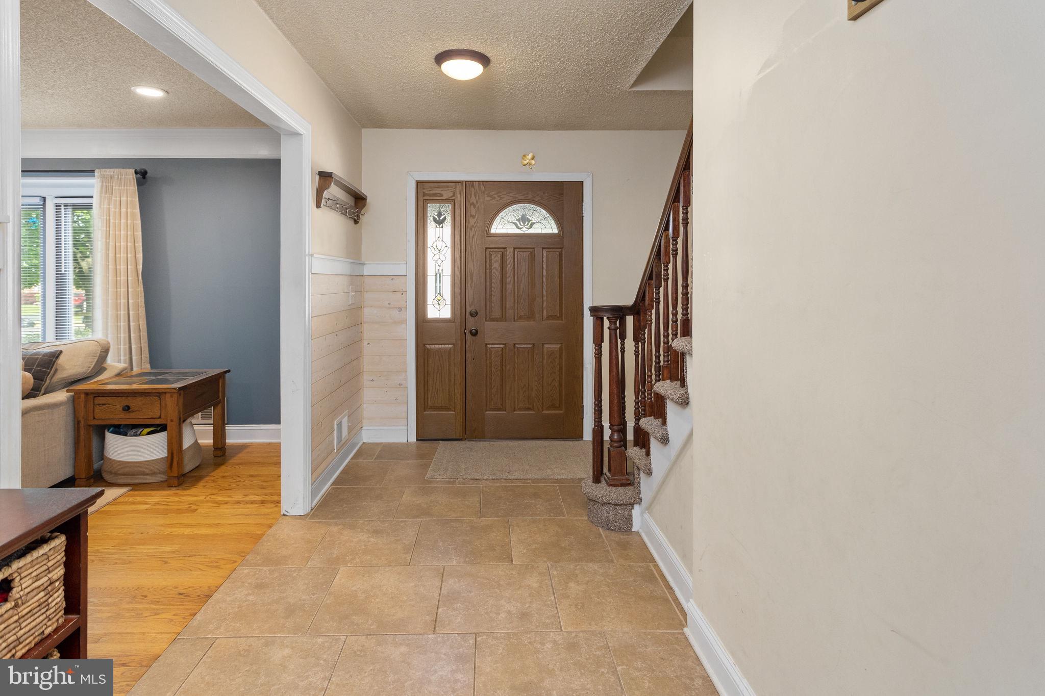 27 Marlon Pond Road Hamilton, NJ 08690 - Photo 3 of 34 Gallery Image 3