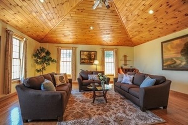 473 Bay Road Amherst, MA 01002 - Photo 5 of 38