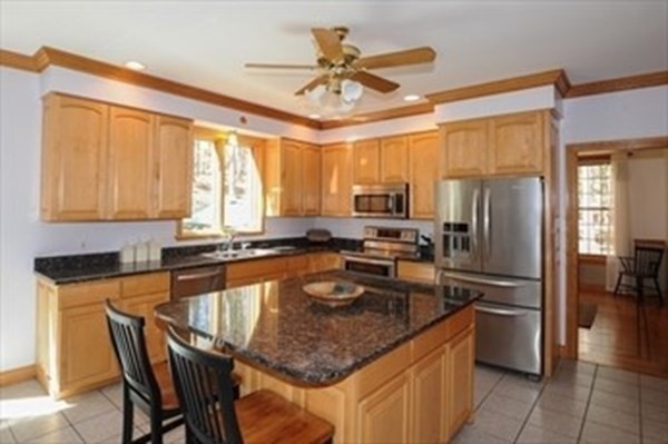 473 Bay Road Amherst, MA 01002 - Photo 7 of 38
