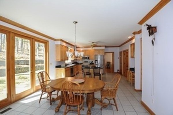 473 Bay Road Amherst, MA 01002 - Photo 9 of 38