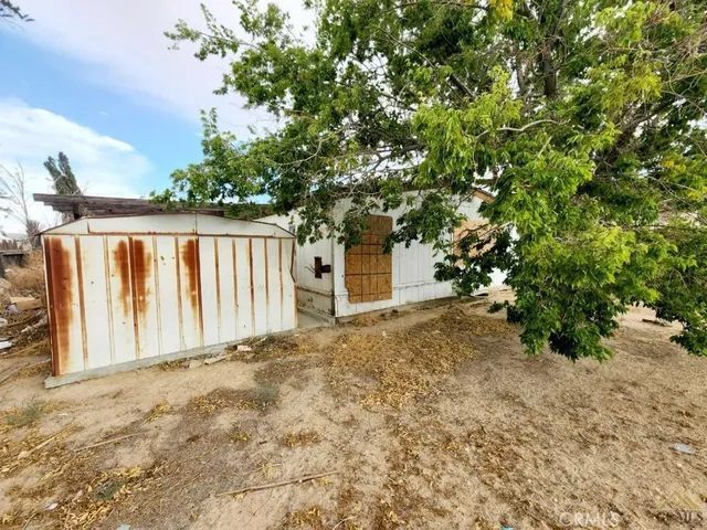 a view of a backyard with sitting area