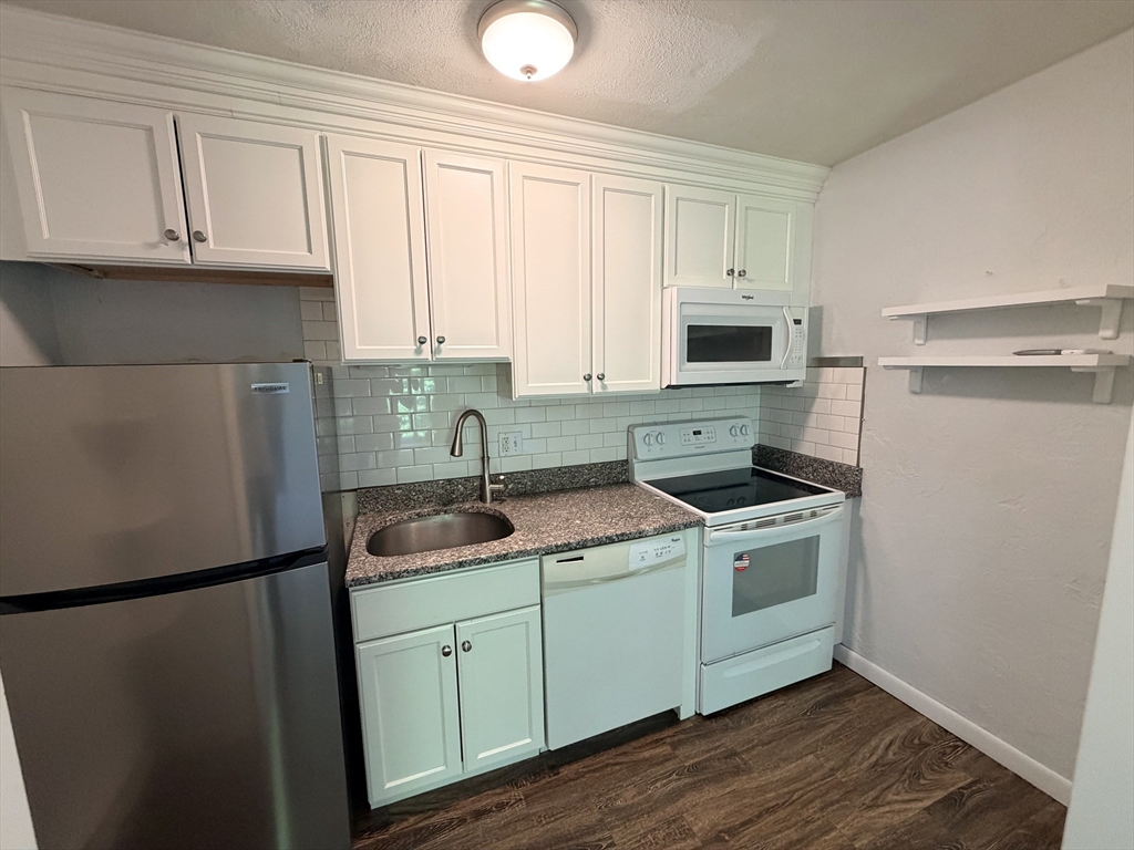 182 Swanson Road, Unit 324 Boxborough, MA 01719 - Photo 5 of 11
