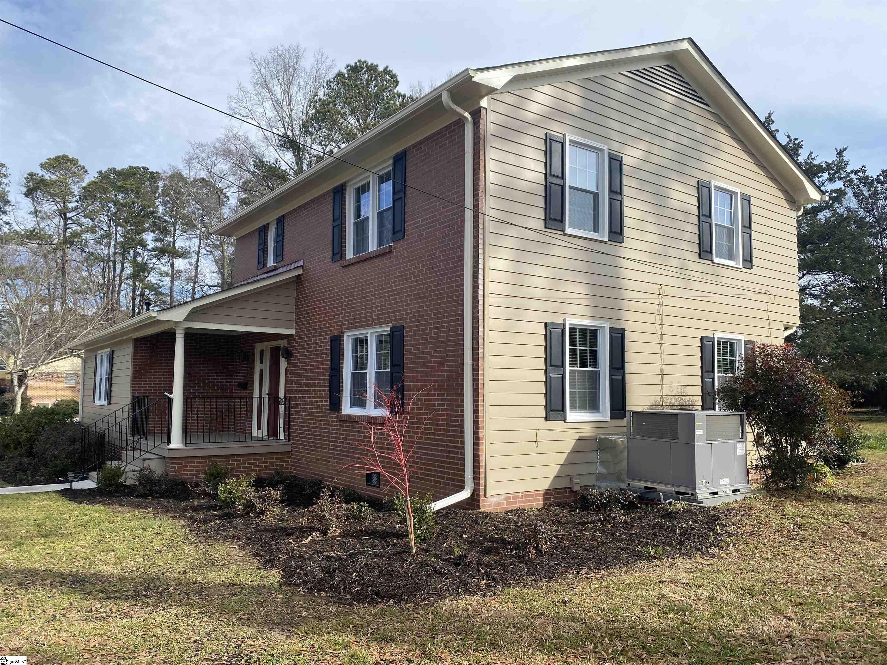 701 Cedar Street Clinton, SC 29325 - Photo 3 of 36