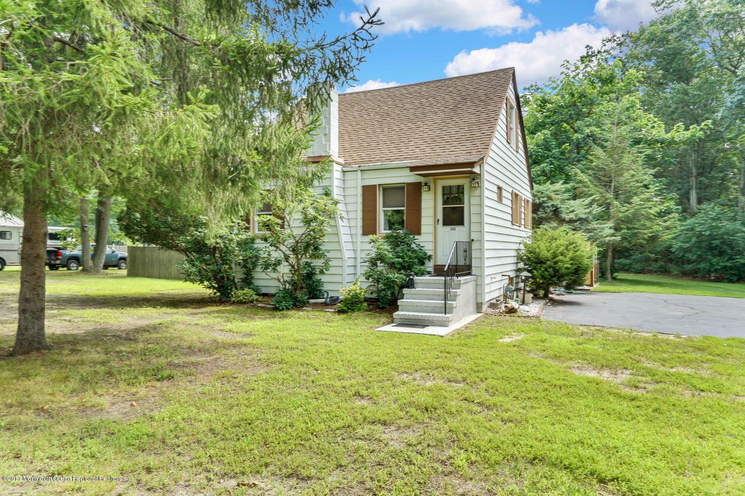 569 Burke Road Jackson, NJ 08527 - Photo 11 of 31 569 Burke Rd Jackson NJ 08527-large-004-