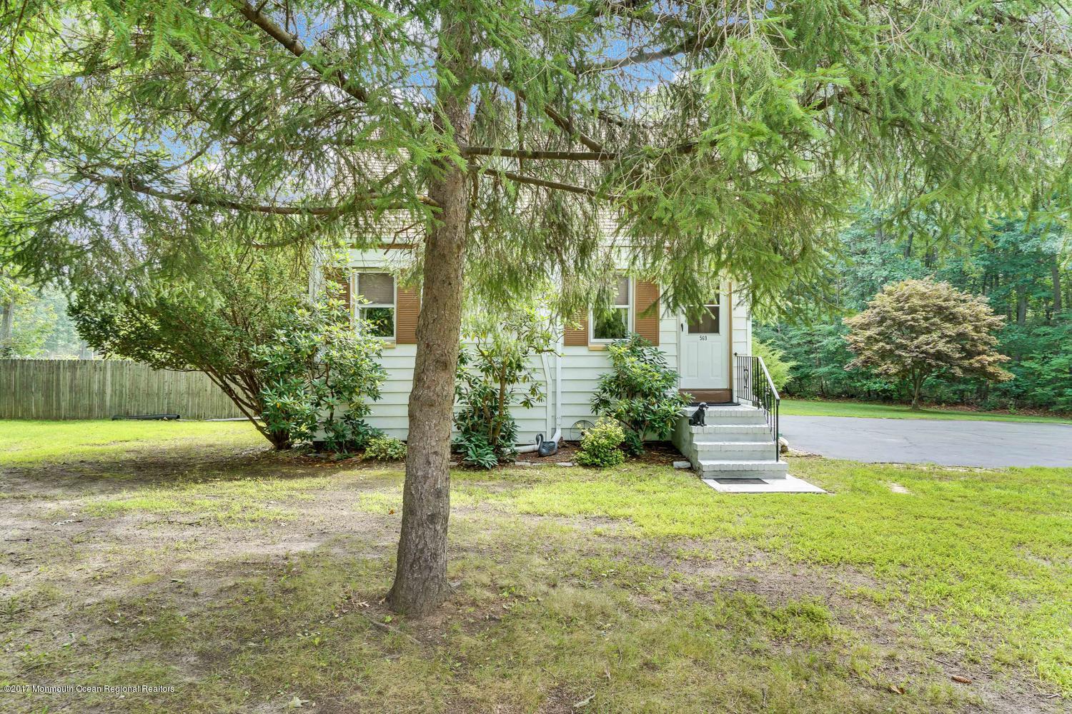 569 Burke Road Jackson, NJ 08527 - Photo 12 of 31 569 Burke Rd Jackson NJ 08527-large-005-