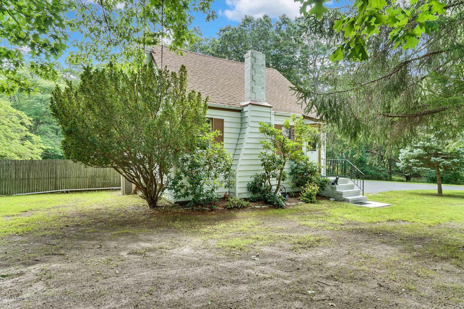 569 Burke Road Jackson, NJ 08527 - Photo 13 of 31 569 Burke Rd Jackson NJ 08527-large-006-