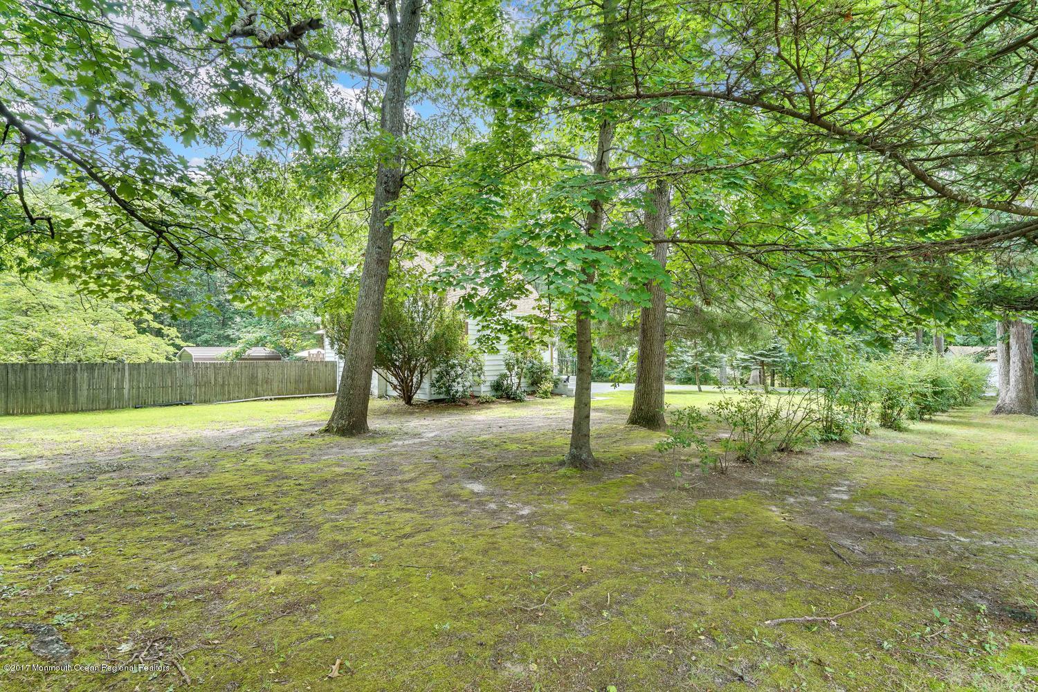 569 Burke Road Jackson, NJ 08527 - Photo 14 of 31 569 Burke Rd Jackson NJ 08527-large-007-