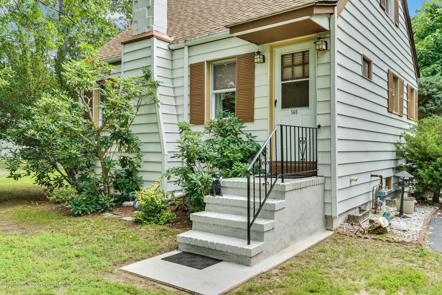 569 Burke Road Jackson, NJ 08527 - Photo 15 of 31 569 Burke Rd Jackson NJ 08527-large-008-