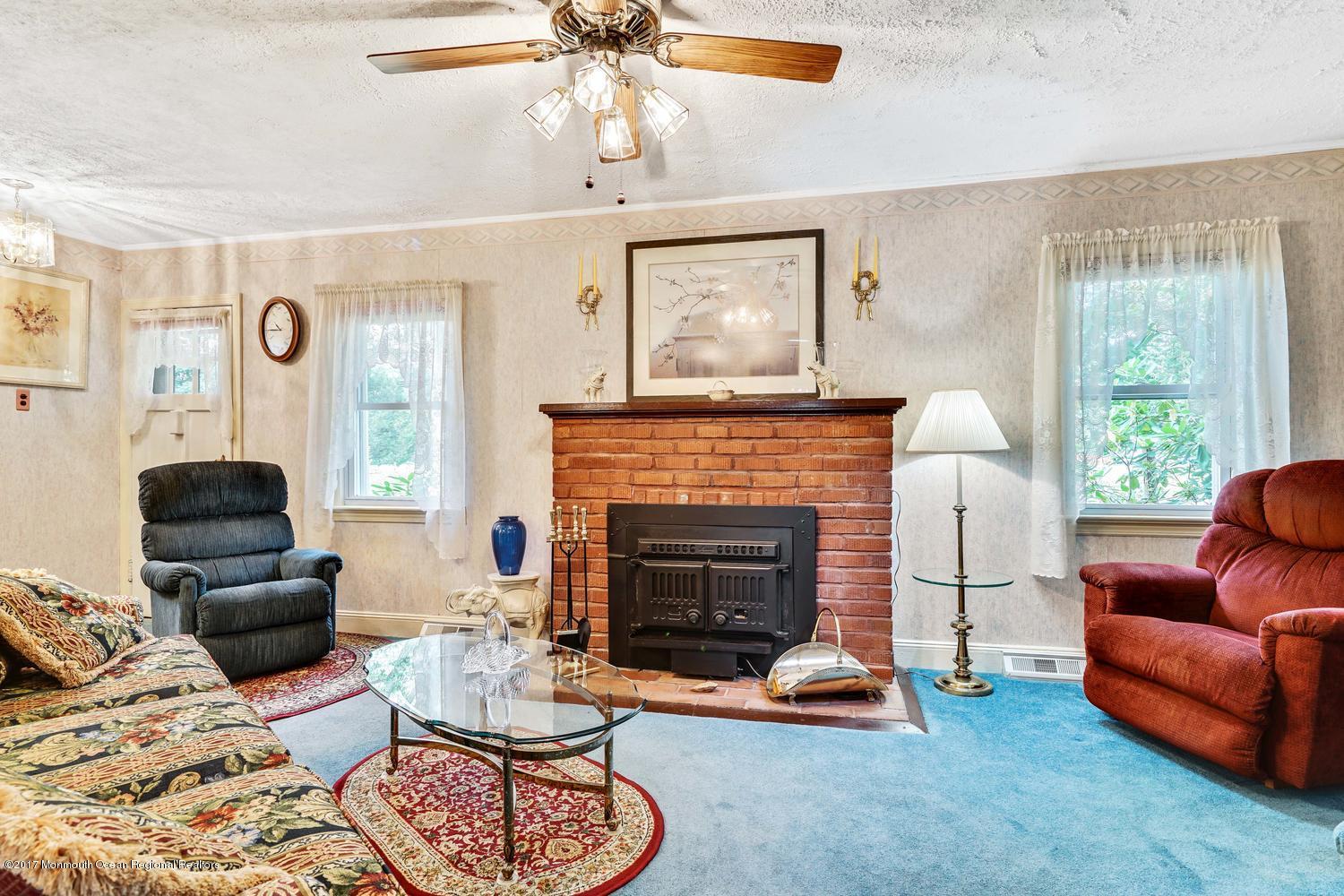 569 Burke Road Jackson, NJ 08527 - Photo 3 of 31 569 Burke Rd Jackson NJ 08527-large-014-