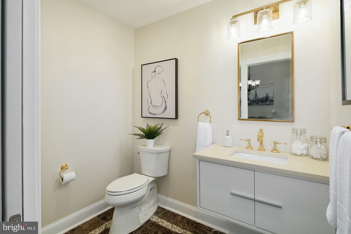 538 Spruce Street Philadelphia, PA 19106 - Photo 12 of 50 Powder Room