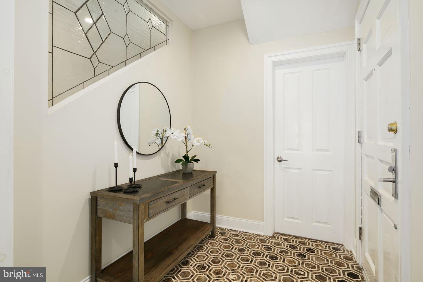 538 Spruce Street Philadelphia, PA 19106 - Photo 17 of 50 Foyer