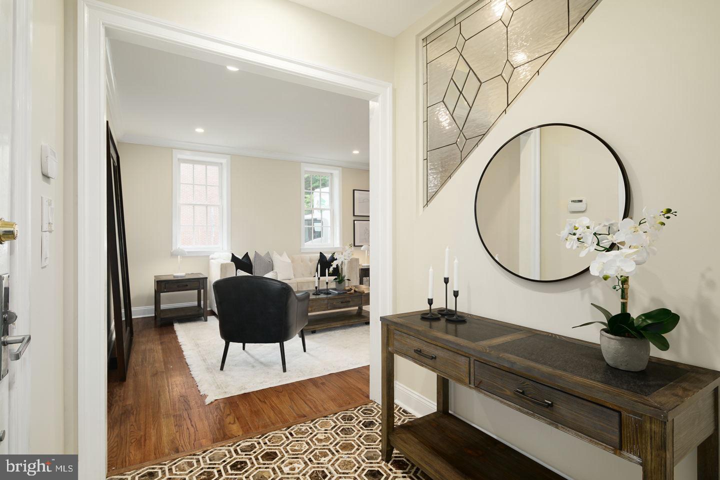 538 Spruce Street Philadelphia, PA 19106 - Photo 18 of 50 Foyer