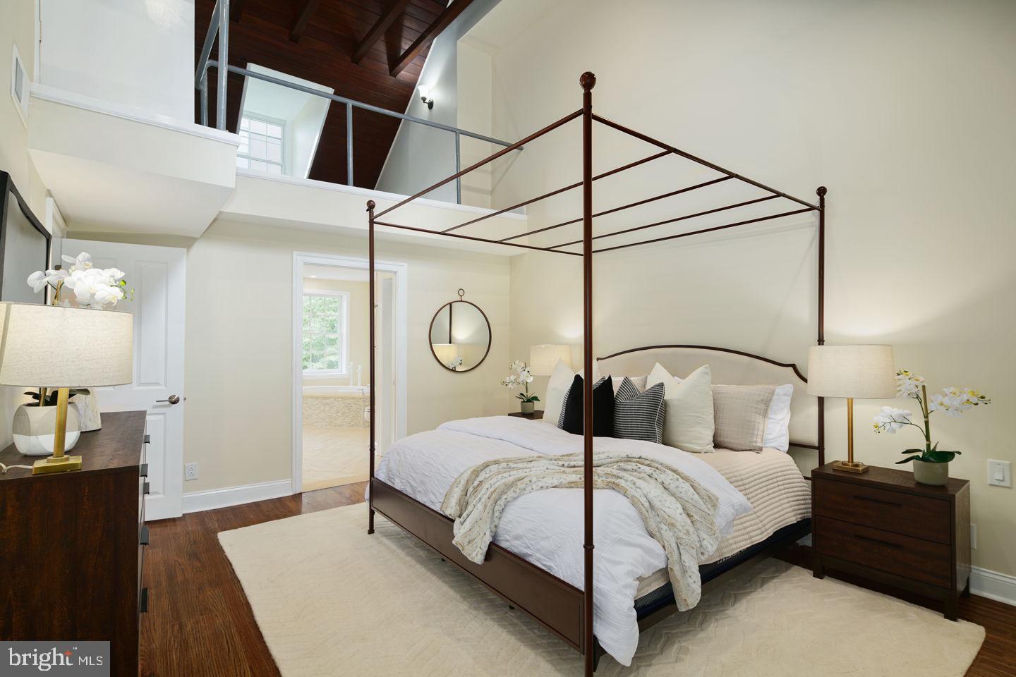 538 Spruce Street Philadelphia, PA 19106 - Photo 21 of 50 Primary Bedroom with Loft Above