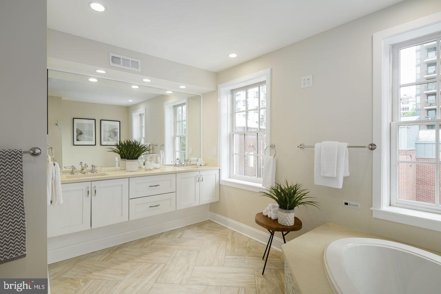 538 Spruce Street Philadelphia, PA 19106 - Photo 24 of 50 Primary Bath
