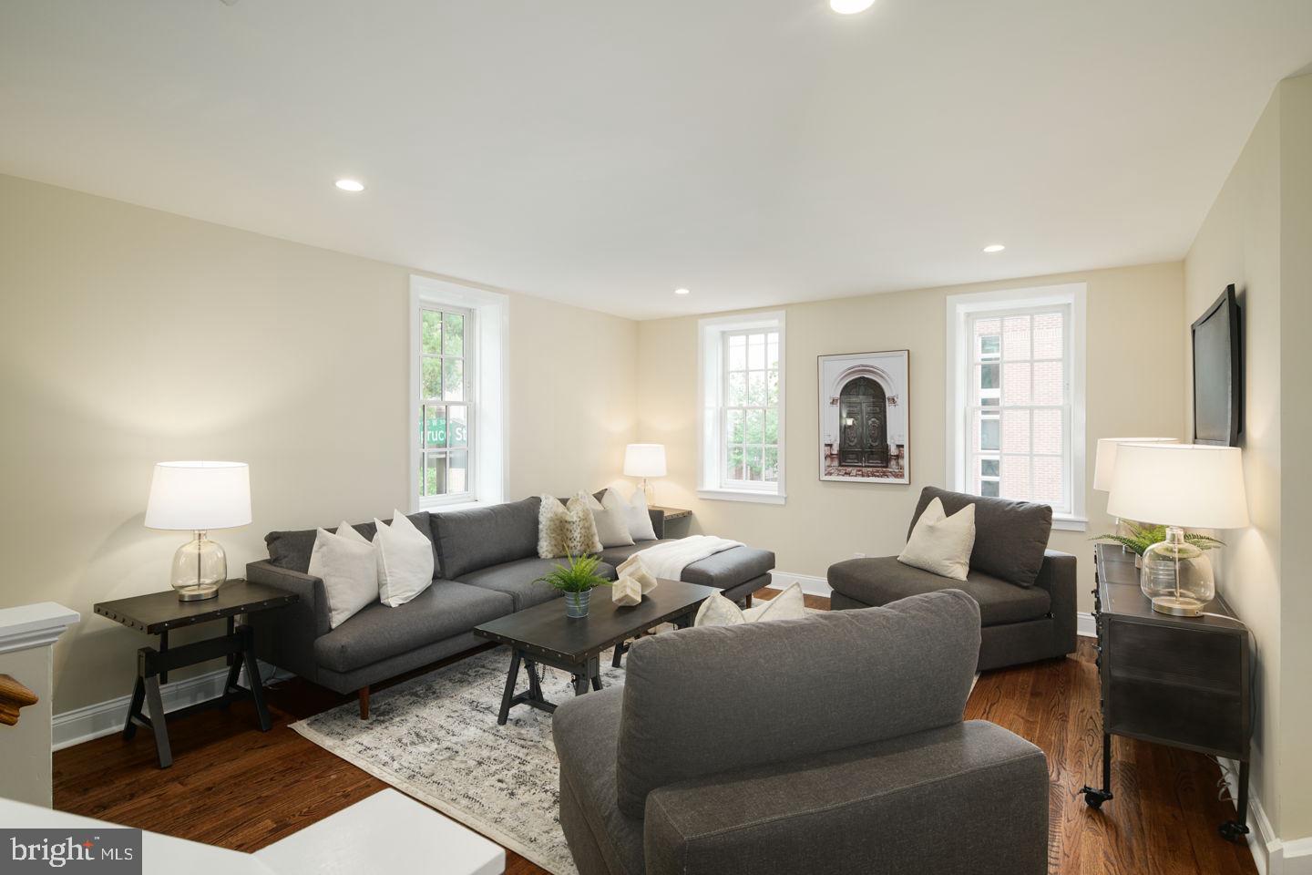 538 Spruce Street Philadelphia, PA 19106 - Photo 33 of 50 Family Room