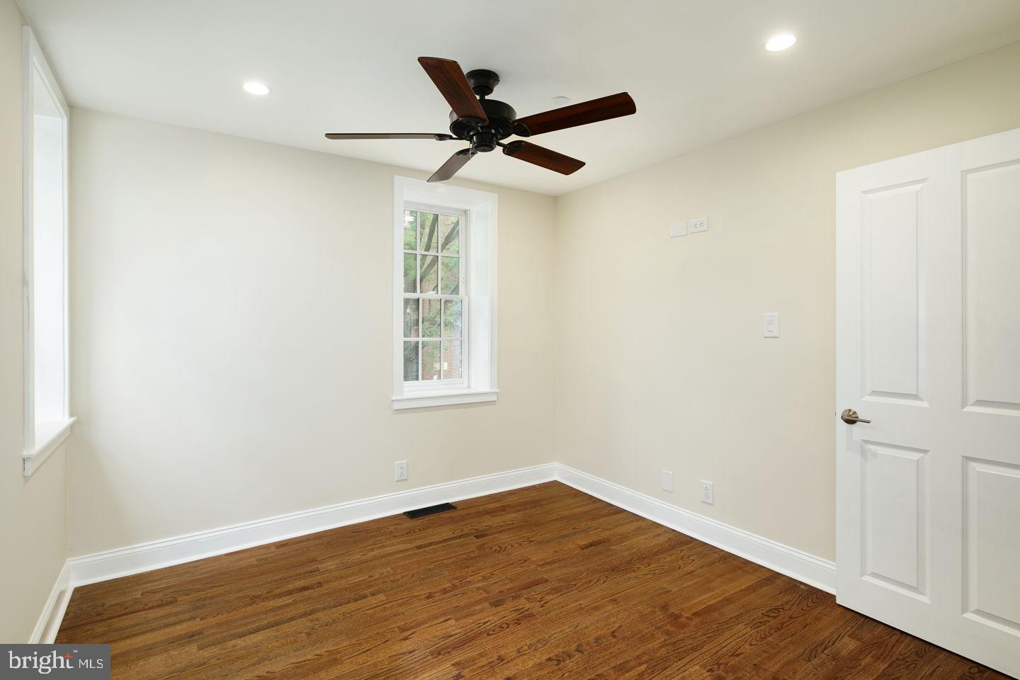 538 Spruce Street Philadelphia, PA 19106 - Photo 36 of 50 Second Bedroom